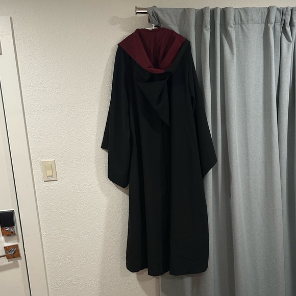 UNIVERSAL STUDIOS Wizarding World of Harry Potter GRYFFINDOR Adult XS
Cloak Robe - Picture 2 of 4